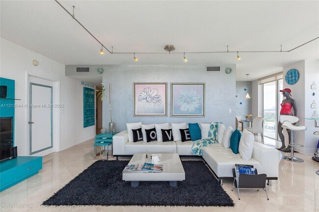 Foto del edificio - 6365 Collins Ave