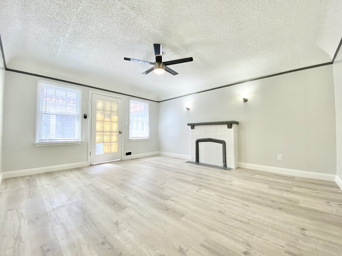 Foto principal - 1038 W 57th St