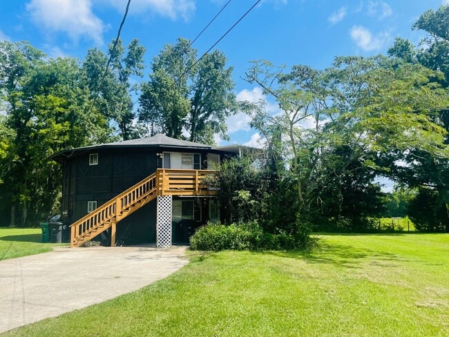 Super cool Octagon house near Lake Jackson - Super cool Octagon house near Lake Jackson