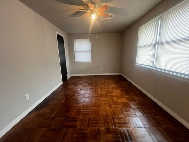 Building Photo - 2324 SW 47th St