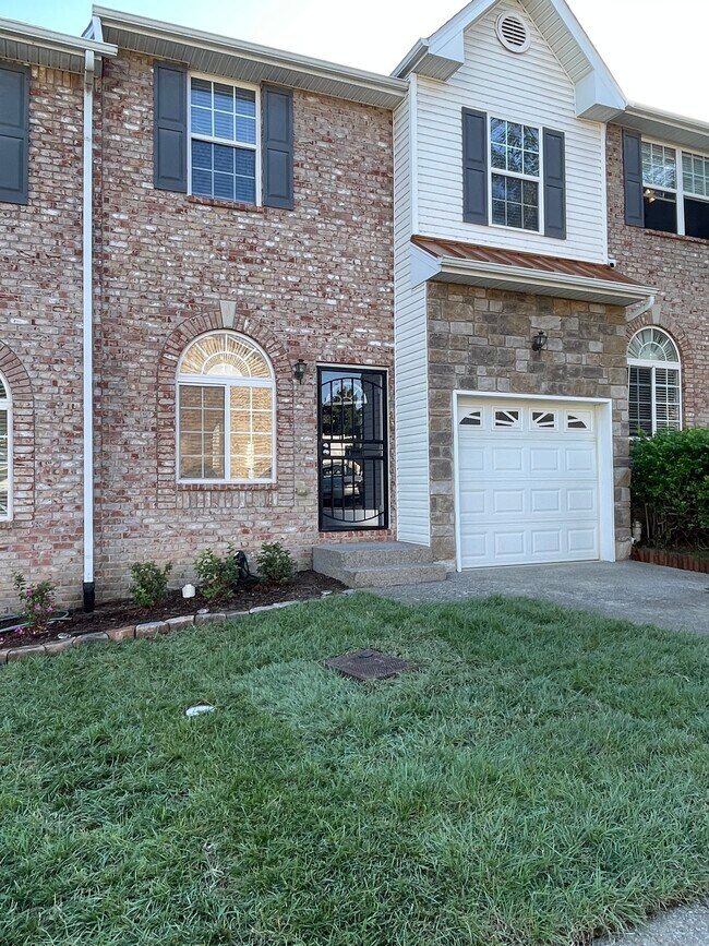 Foto del edificio - 730 Spence Enclave Ln