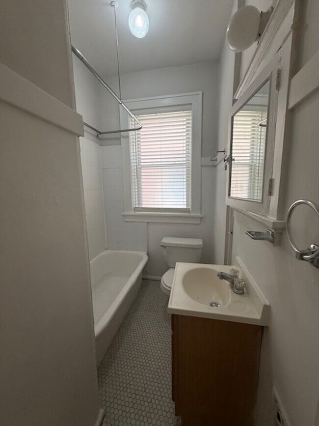 Foto del edificio - Dogtown Apartment!