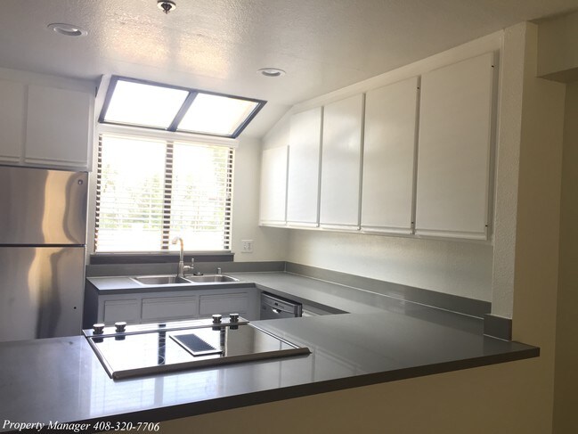 Bright Kitchen - 161 California Ave