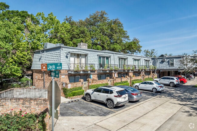 604 W Main St - Gaslight Square