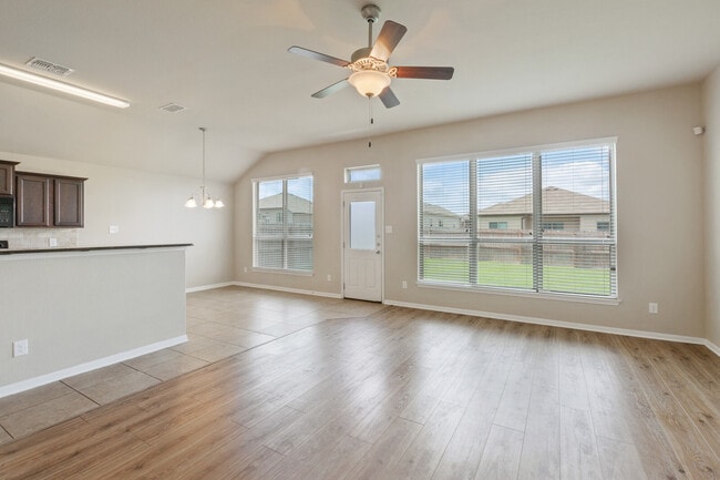 Building Photo - 8025 Hawthorn