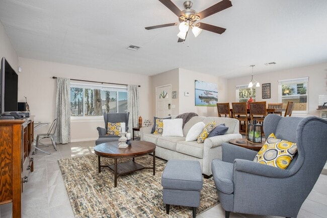 Building Photo - Updated and Central Location 3/2 in Tavares