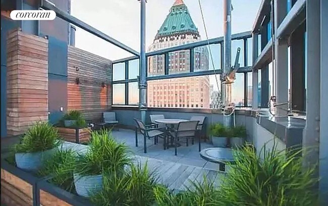 Building Photo - 306 W 48th St