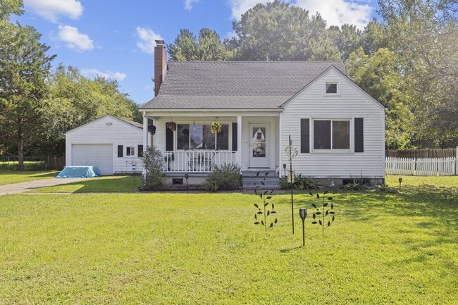 Building Photo - 4009 Maple Dr