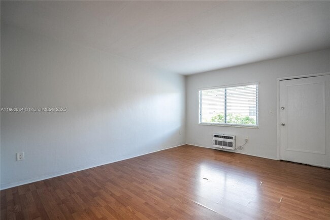 Foto del edificio - 7315 Harding Ave