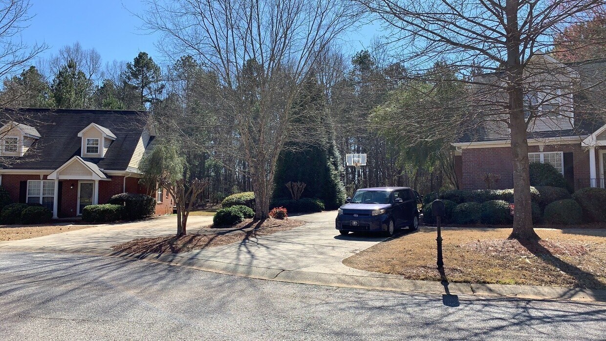 Building Photo - 1062 Canter Bend