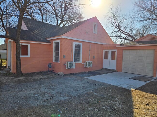 Building Photo - 906 King Ave