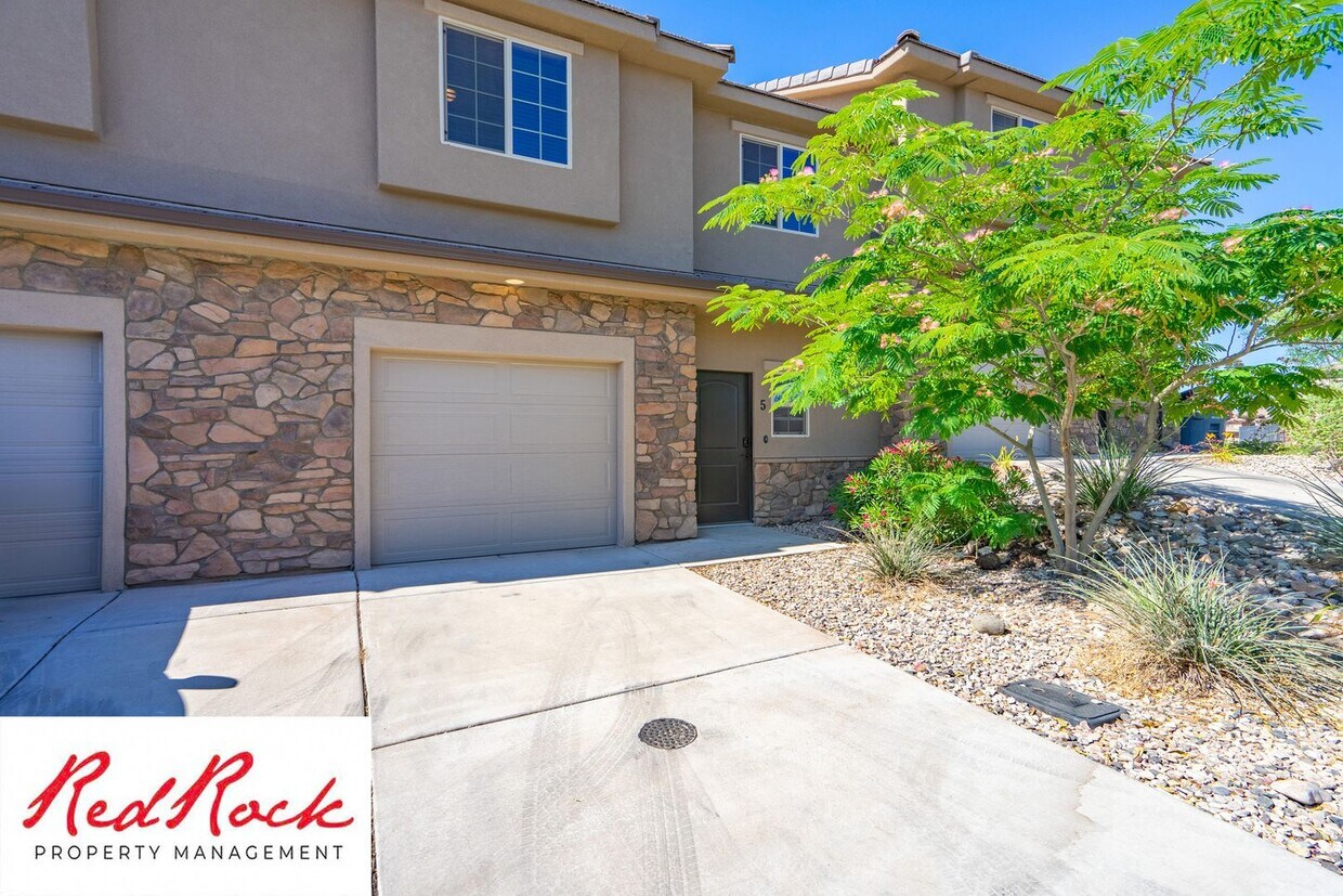 Foto principal - Lovely townhome with Community Pool!