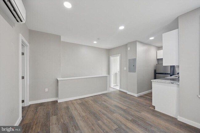 Foto del edificio - 247 S 44th St