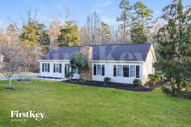 Foto del edificio - 2328 Pebble Creek Rd