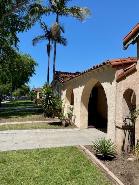 Building Photo - 3635 W 63rd St