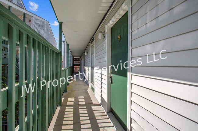 Foto del edificio - Bright & Cozy 1-Bedroom Condo in Prime Metairie Location