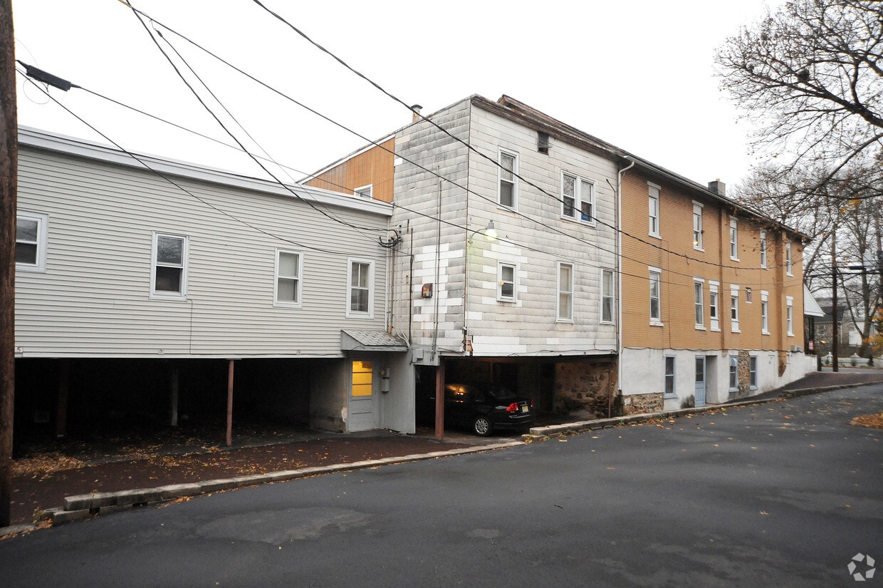 Building Photo - 118 N Main St