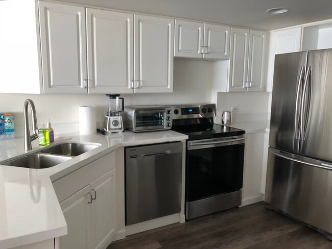 Building Photo - 1314 Kalakaua Ave