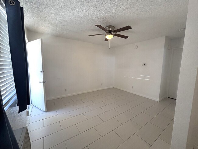 Foto del edificio - 15878 Edwin St