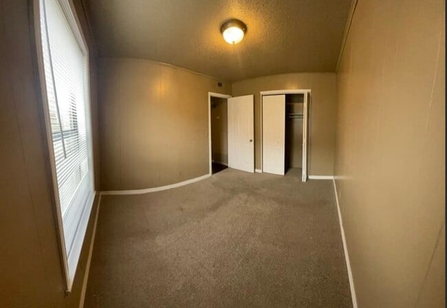 Building Photo - 775 W Sycamore St