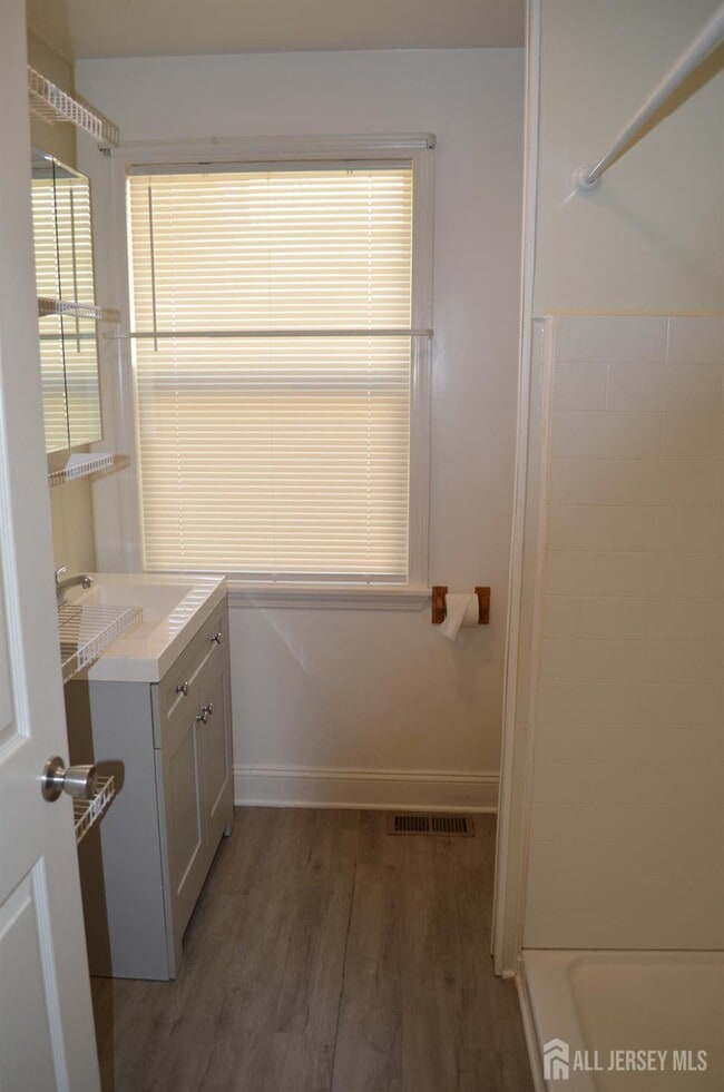 Building Photo - 550 4th St