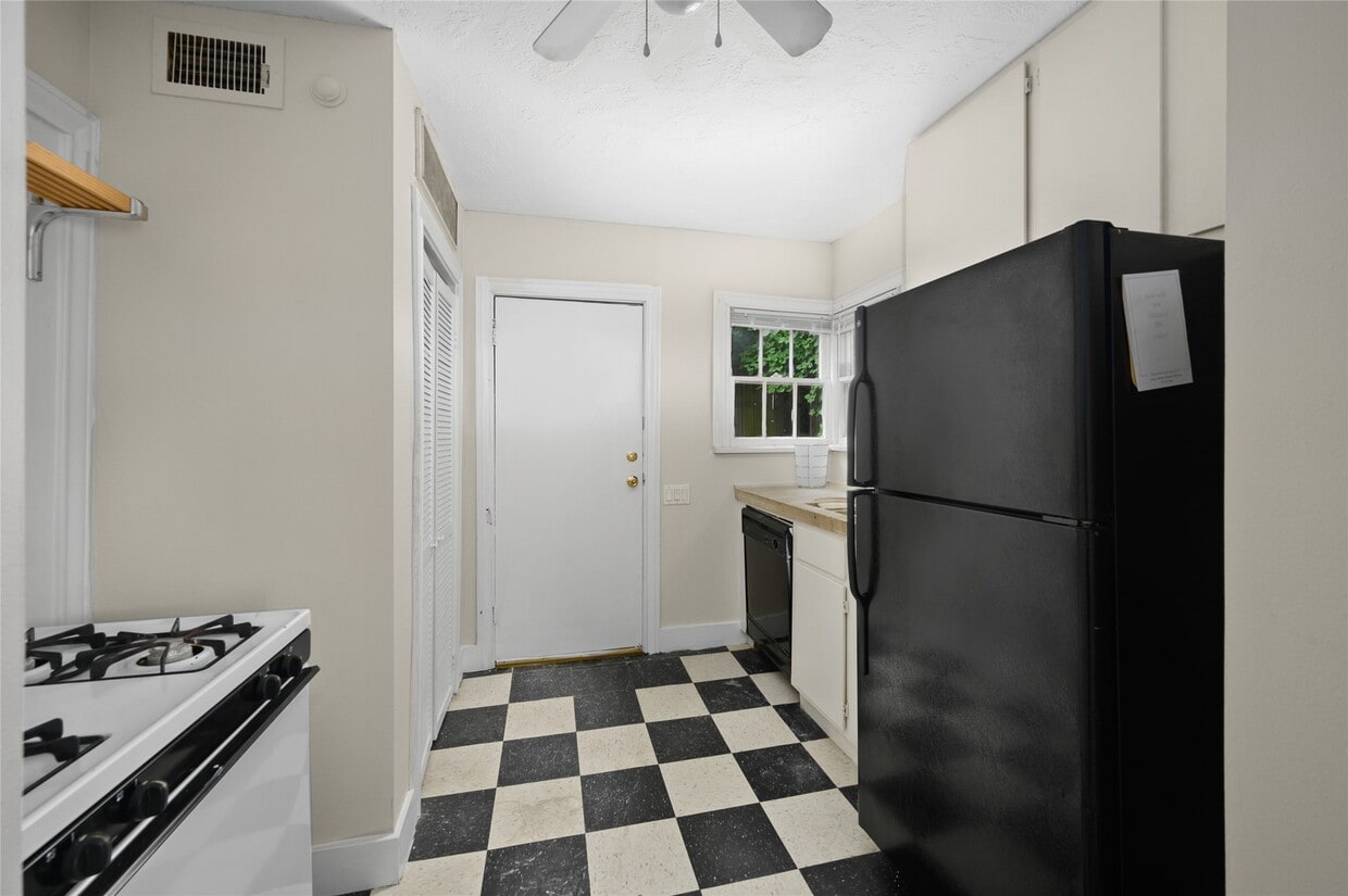 Building Photo - 1955 Lexington St