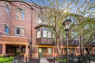 Building Photo - 1351 W Altgeld St