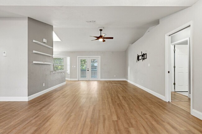 Building Photo - Wellington Place 3 Bedroom 2 Bath