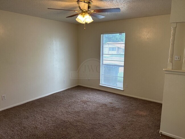 Building Photo - 1811 Janis Dr