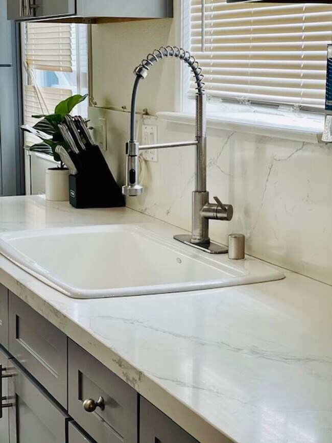 Foto del edificio - Ready for move in single family home,  2 b...