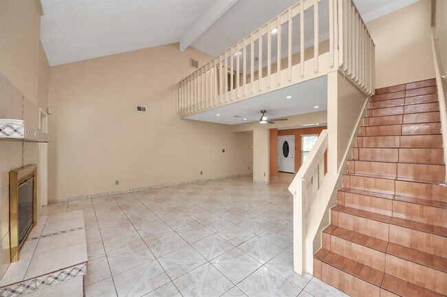 Foto del edificio - 2029 Highland Hills Dr