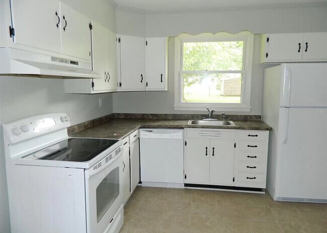 Building Photo - 412 Pearson Dr SW