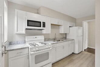 Building Photo - 1009 Lilley Ave