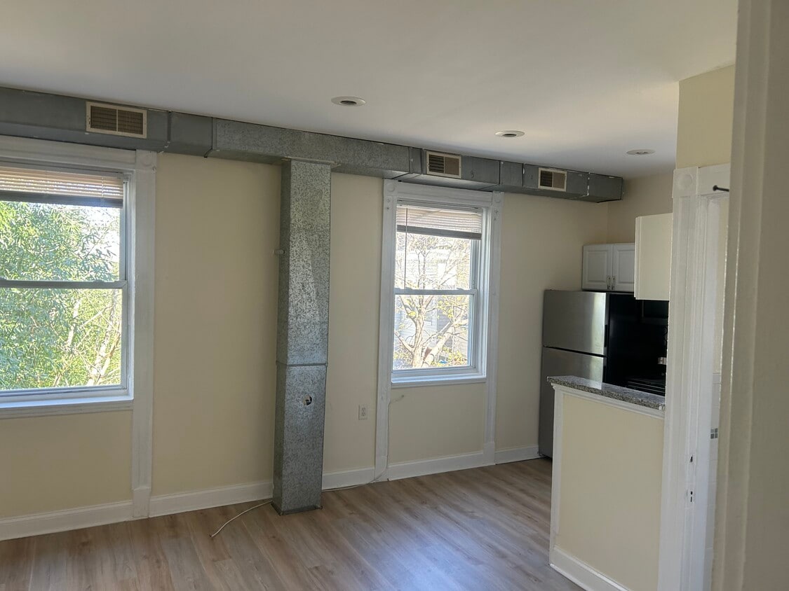 Studio - 1127 S 48th St