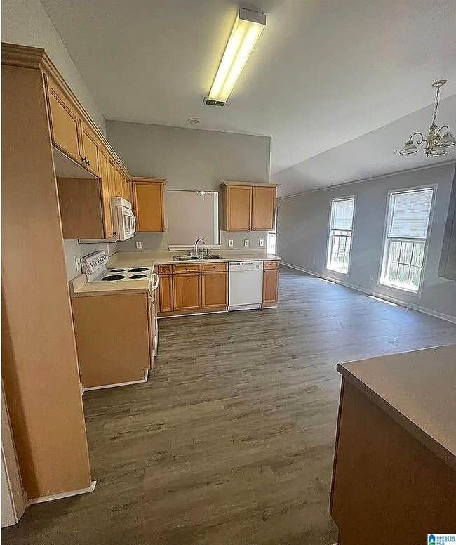 Building Photo - 1060 Village Trail