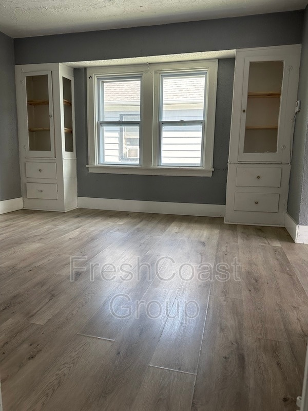 Building Photo - 10917 Notre Dame Ave