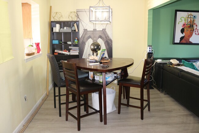 Comedor - 63 Riverchase Dr