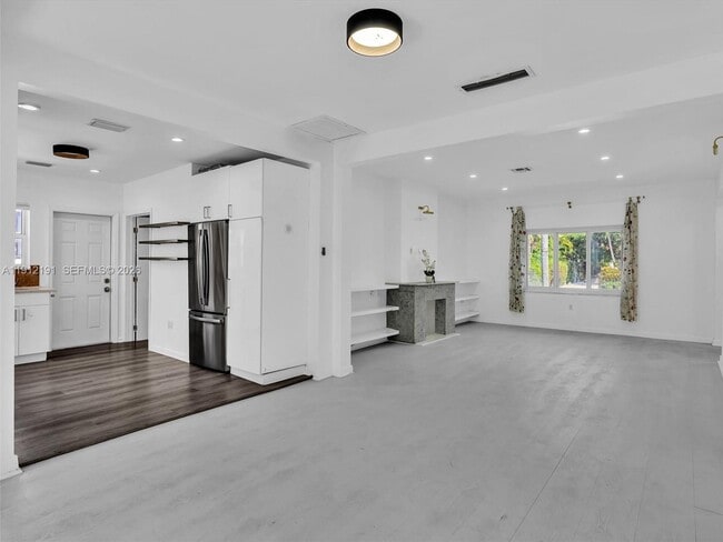 Building Photo - 9324 Byron Ave