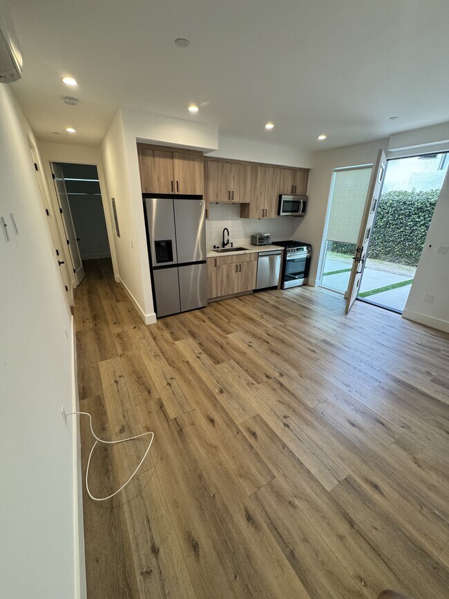 Building Photo - 10919 Hesby St