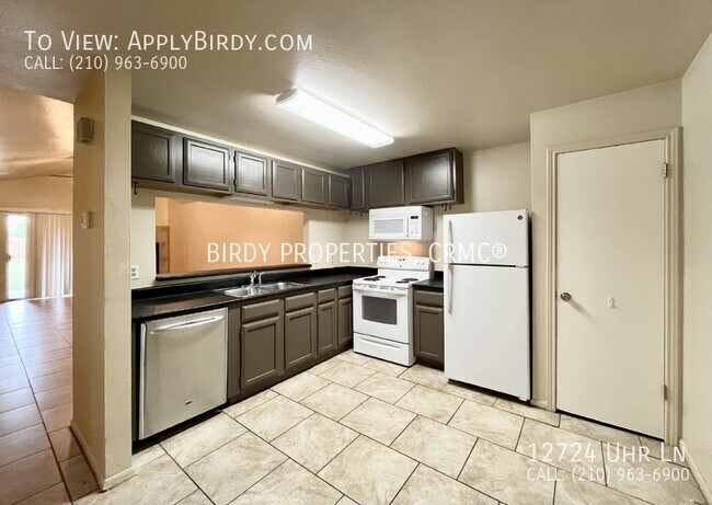 Building Photo - "Charming 2 Bed/2 Bath Duplex with Firepla...