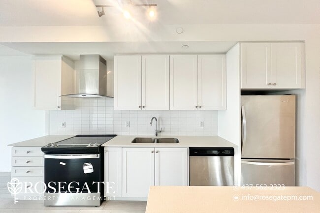 Building Photo - Modern 2-Bedroom, 2-Bath Condo in Downtown...