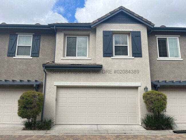 Building Photo - Luxury Gated Living Minutes from South Coa...