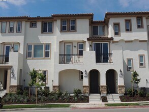 Building Photo - 118 Selby Lane