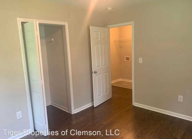 Foto del edificio - 2 br, 1 bath House - 304 S Elm St