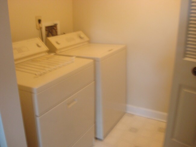 Building Photo - 722 Sturgis Dr