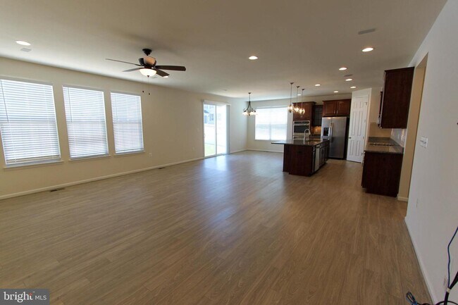 Foto del edificio - 181 Sparkling Brook Rd