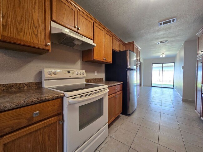 Building Photo - $500 OFF YOUR FIRST FULL MONTH'S RENT - AV...