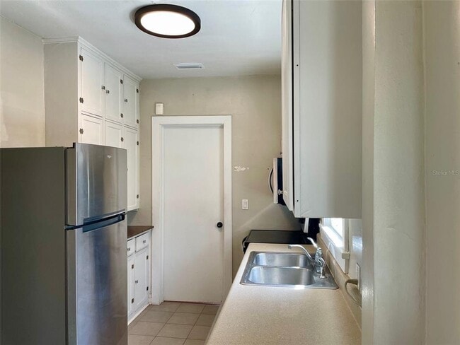 Building Photo - 215 W 16th St