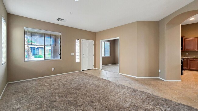 Foto del edificio - VERY nice home inside in a GREAT area!