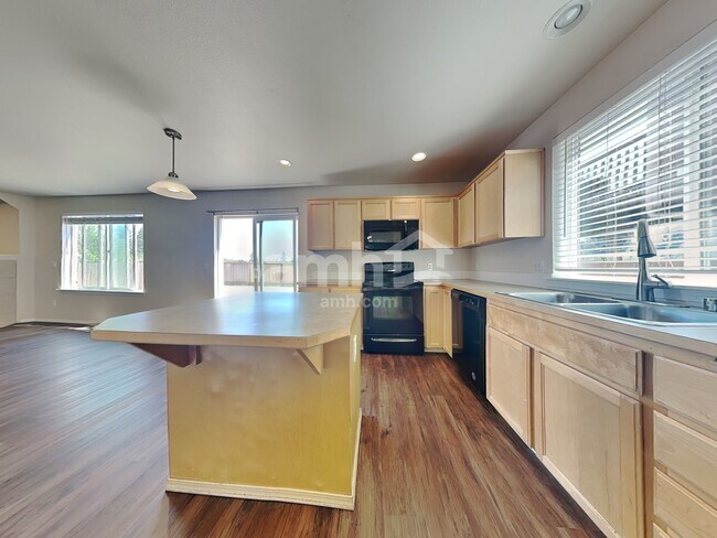 Foto del edificio - 16646 Rainier View Dr SE